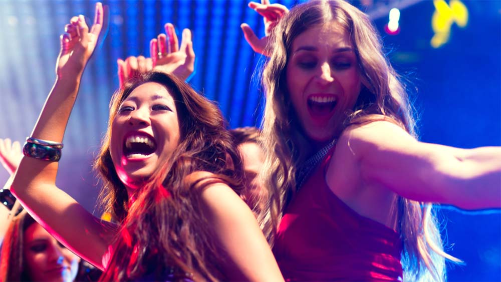 Latin Night and Dance Lessons at Saltos