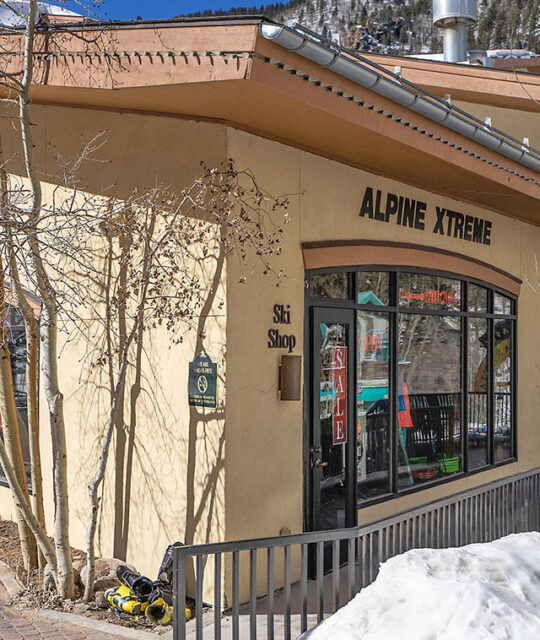 Alpine Xtreme ski and snowboard rental in Taos Ski Valley