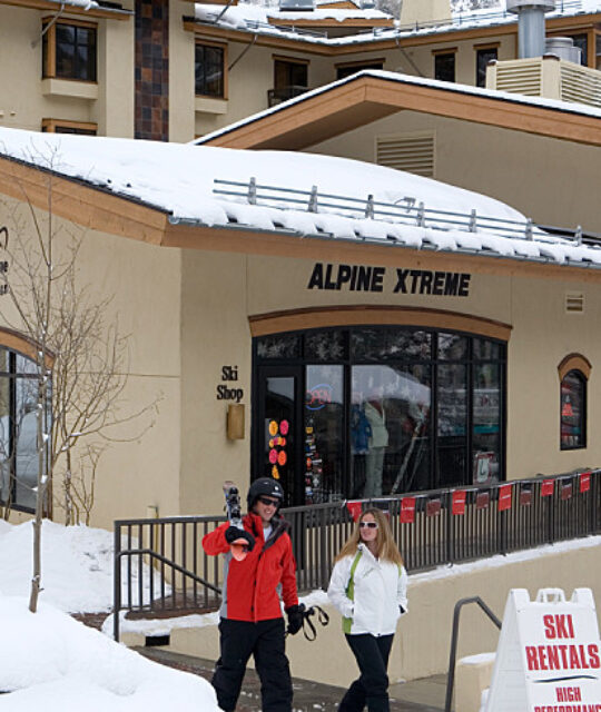Alpine Xtreme ski gear rental shop in Taos Ski Valley