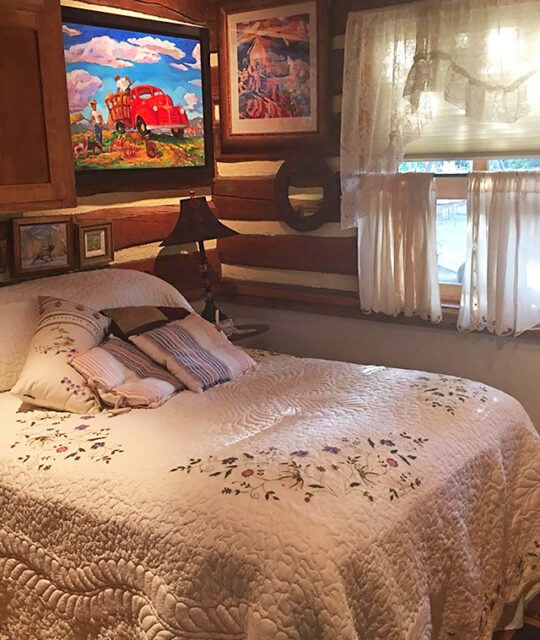 Bedroom in vacation rental home Arroyo Seco, NM