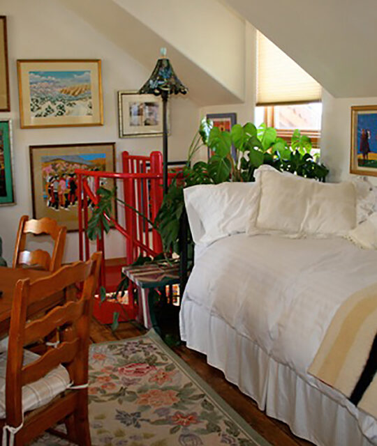 Day bed in vacation rental near Arroyo Seco, NM