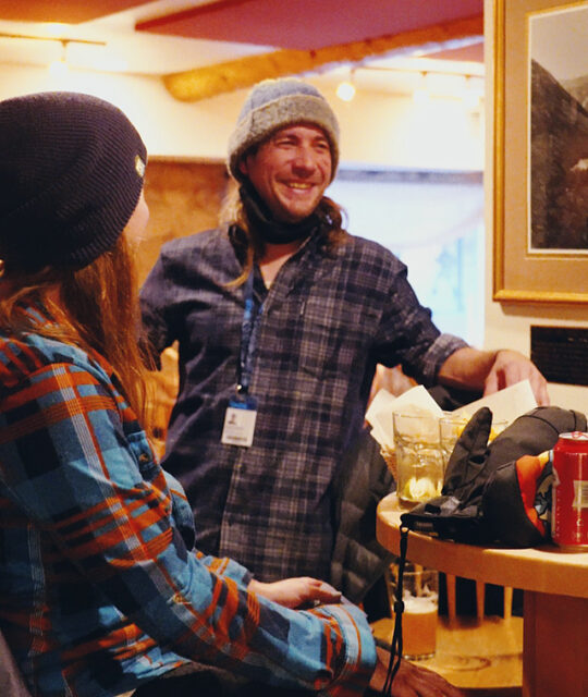 A couple enjoying some après ski