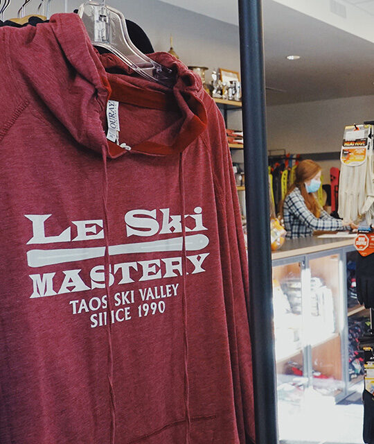 Le Ski Mastery sweatshirt and accessories