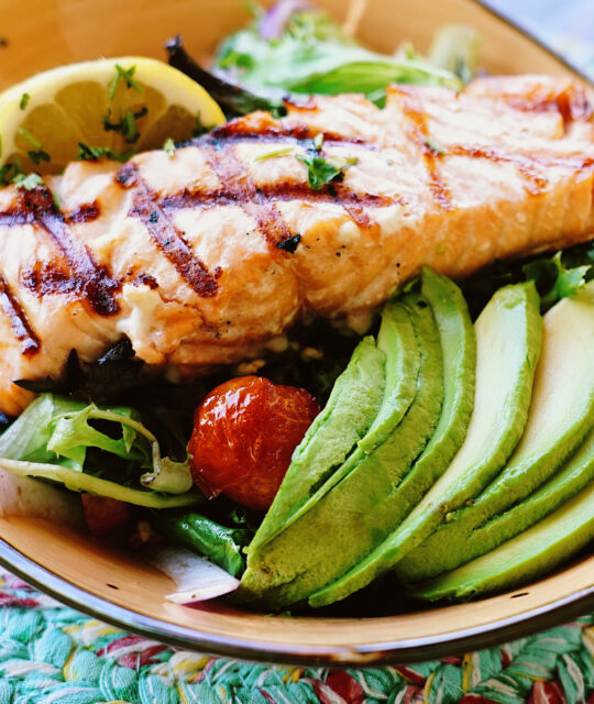 Grilled salmon with avacado