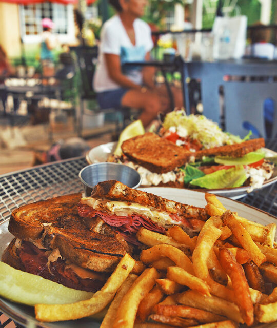 Bent Street Grille outdoor patio dining