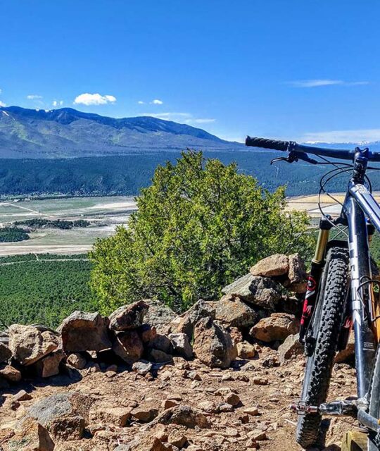 Mountain biking Vista de Questa Trail.