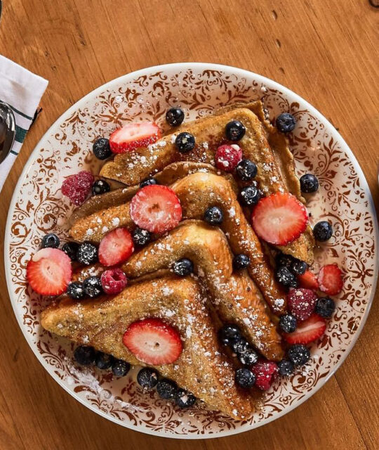 French toast and berries