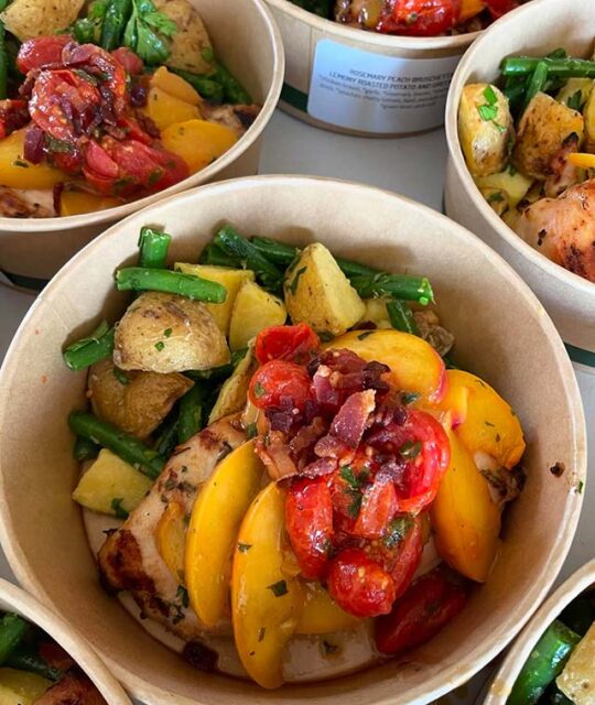 Con Amor Meal Prep & Catering rosemary peach bruschetta chicken with lemony roasted potato and green bean salad.