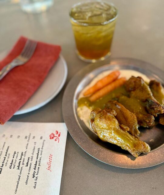 Wings and cocktail at restaurant Juliette.