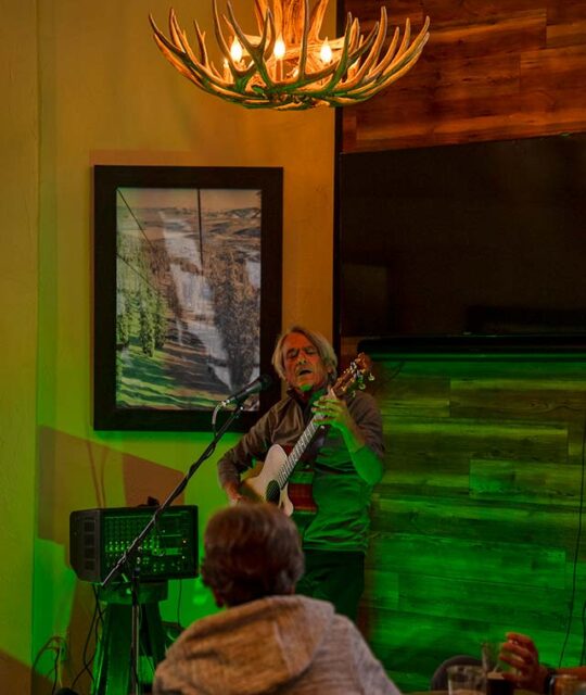 Jimmy Stadler performing at DALEEE TSV